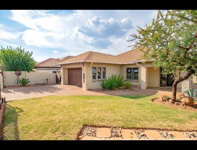 3 BEDROOM HOUSE FOR SALE IN PEBBLE ROCK GOLF VILLAGE